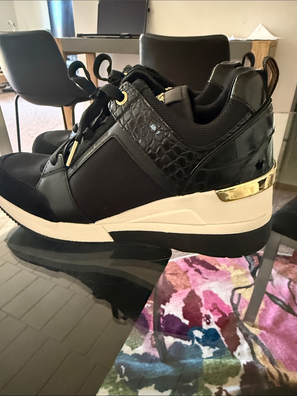 Shoe - Picture 1 of 6
